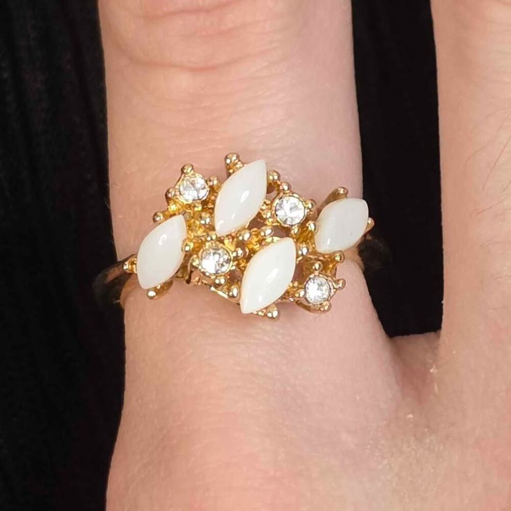 Vintage Uncas Gold Toned Faux Opal Rhinestone Ring Size 5.75